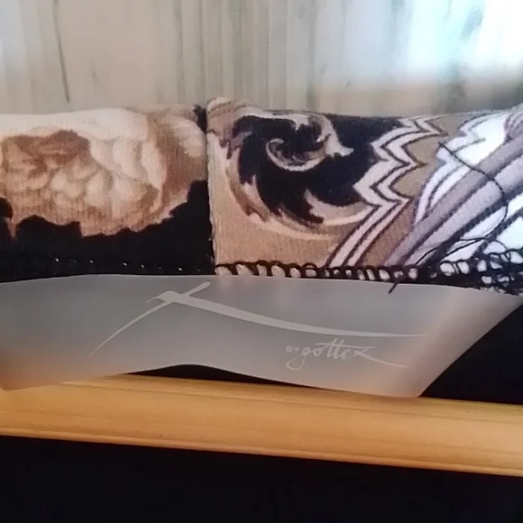 Gottex full zip hoodie black with printed sleeves, good and pockets medium - Picture 5 of 6